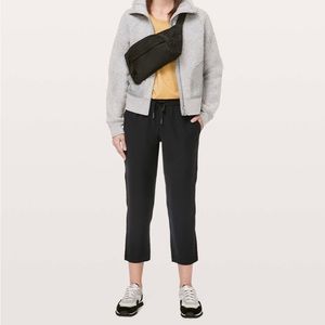 Lululemon On The Fly Crop *Woven 23"